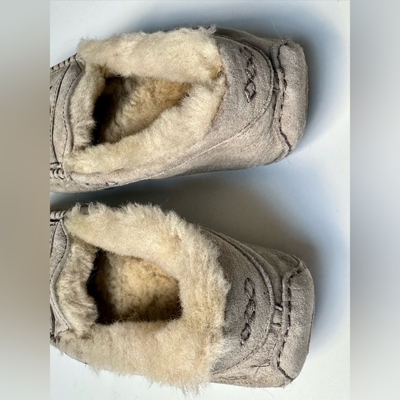 UGG Crystals embellished Loafers Moccasins, size 6 - Picture 4 of 8